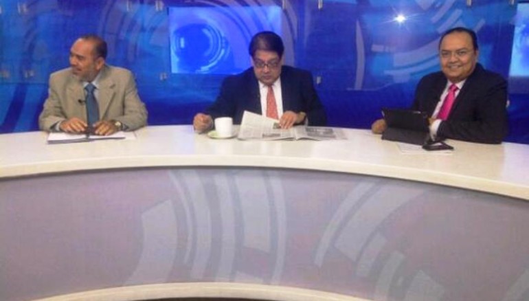 Francisco Valencia (CoLatino), Lafitte Fernández (Diario 1) y Luis Laínez (La Prensa Gráfica) durante el programa "Debate Periodístico". Foto D1: Twitter oficial @DebateconNacho