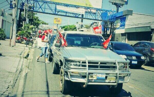 F rmula presidencial del FMLN realiza caravana en San Salvador y