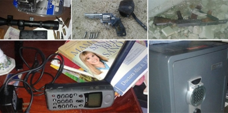 Armas y otros objetos encontraos en las propiedades del alcalde de Yoro allanadas por la policía. Foto Tomada de Proceso Digital.