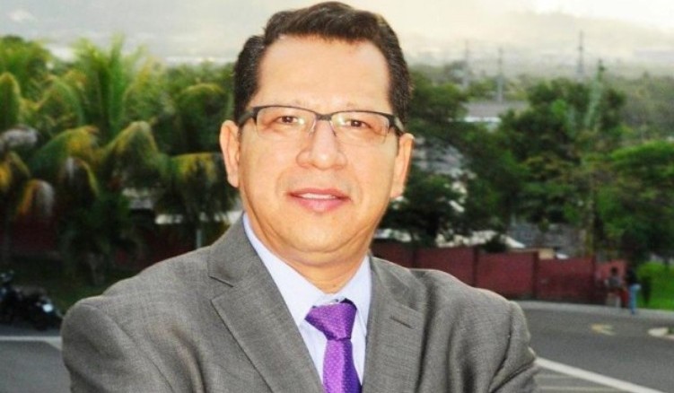 El pastor Carlos Rivas será acusado formalmente de los delitos de amenazas, daños, expresiones de violencia contra la mujer y violación, dijo el viernes por ... - Rivas10-751x438