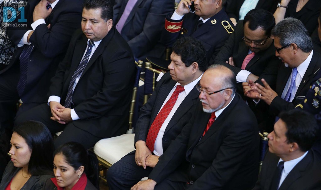 El ministro de Justicia  y Seguridad, Benito Lara, entre algunos de los titulares de ministerios que acudieron al Legislativo. Foto D1: Nelson Dueñas