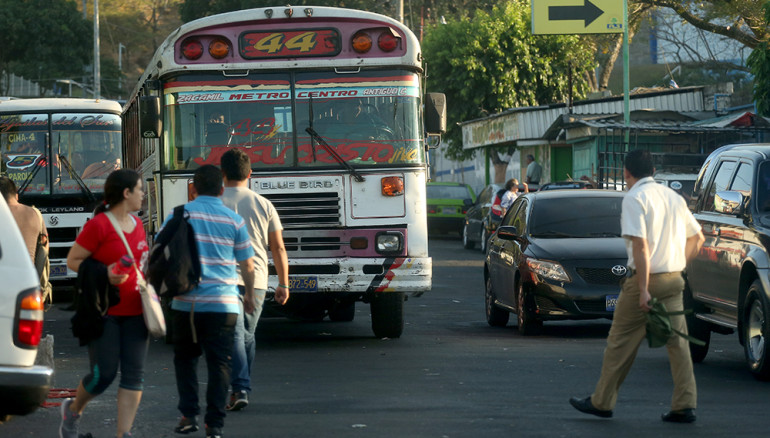 PARADA DE BUSES ZONA CUSCATLAN 2