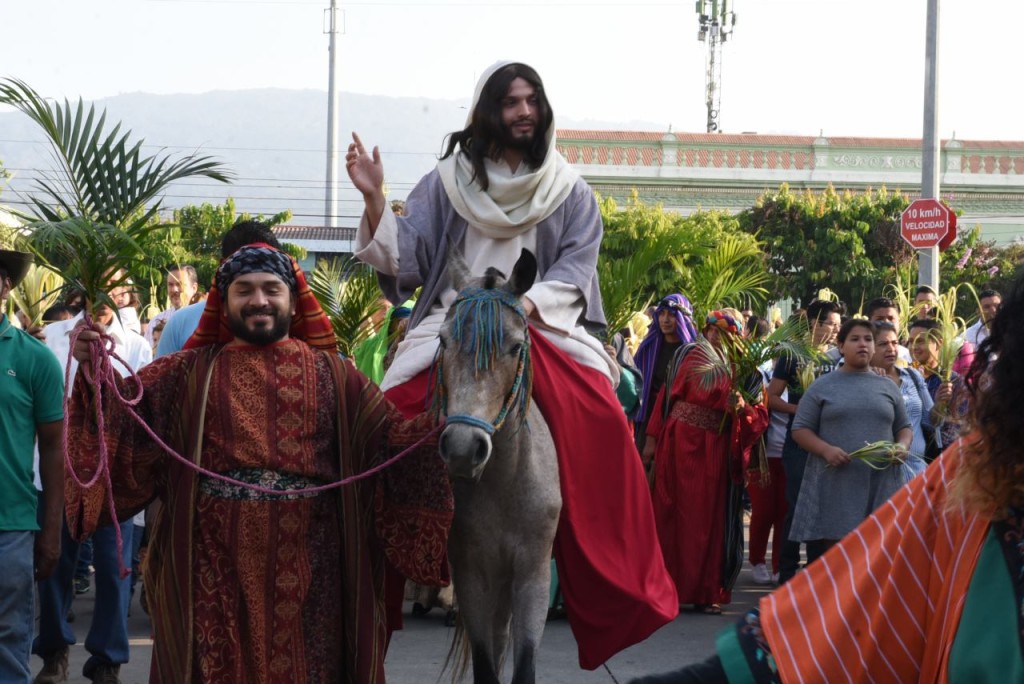 Procesión en Santa Tecla