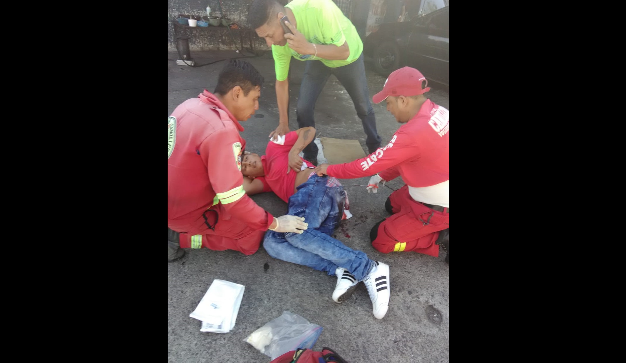 VIDEO Los impactantes momentos de agonía de joven baleado en San