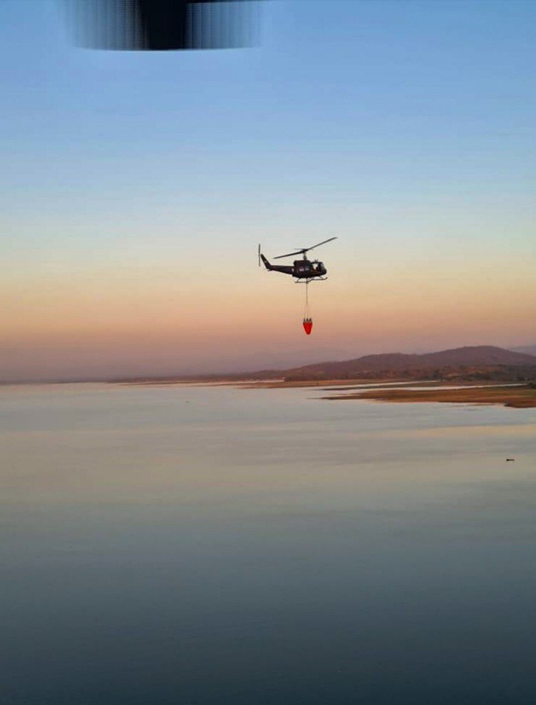 Sistema Bambi bucket - Foto: Cuerpo de Bomberos 