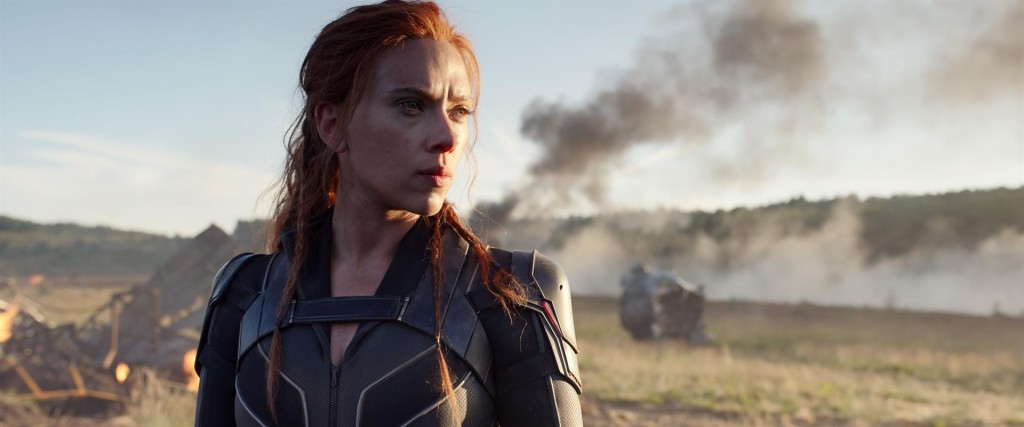 Fotograma cedido por Marvel Studios en el que aparece la actriz estadounidense Scarlett Johansson, durante una escena de la película de acción "Black Widow". Foto: EFE/Marvel Studios