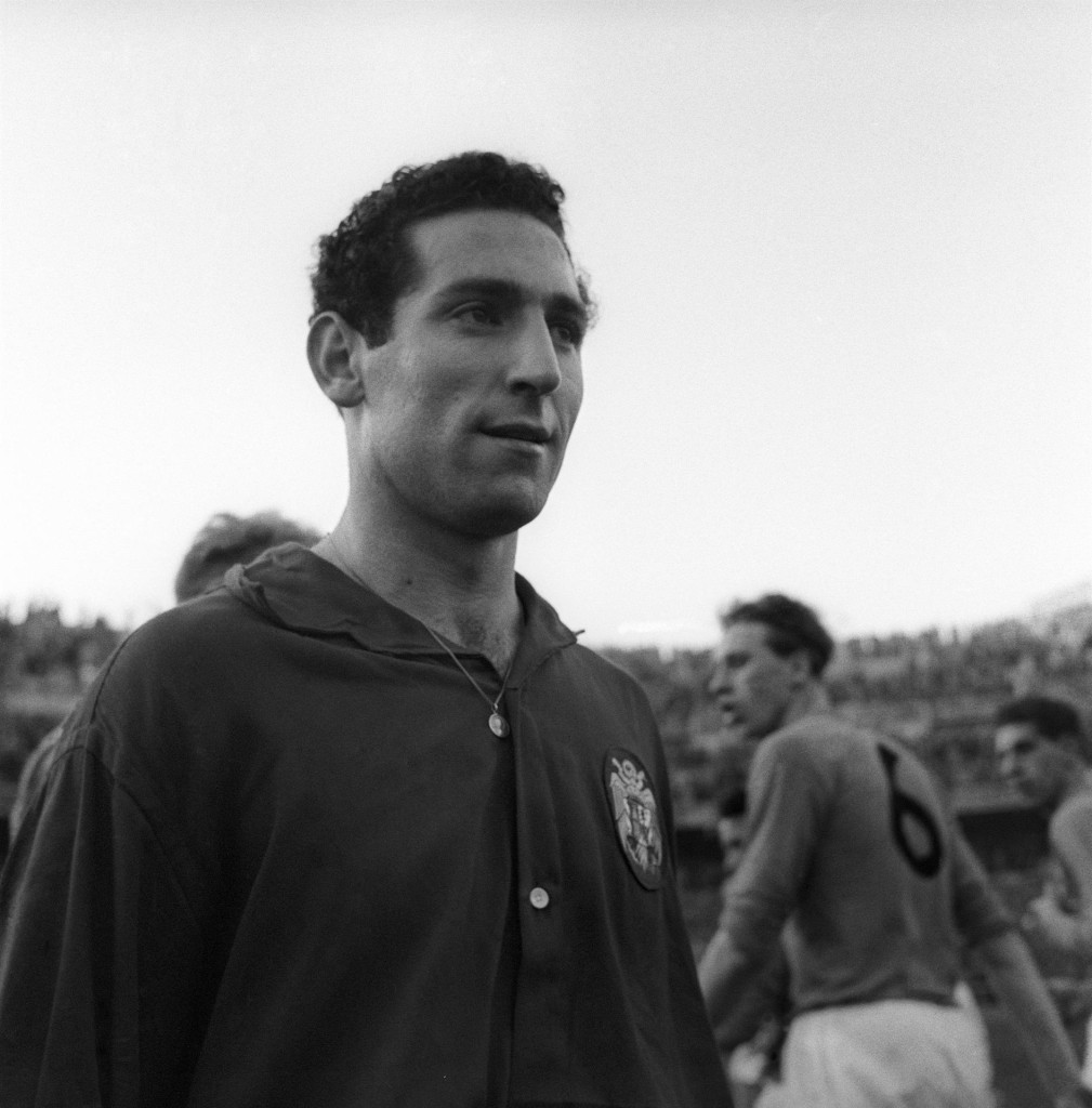 Francisco Gento en una imagen de archivo de 1957 en el estadio Santiago Bernabeu. EFE/NR