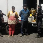 Ángela Guadalupe Arias y José David Vásquez en el momento de la detención. /Foto PNC
