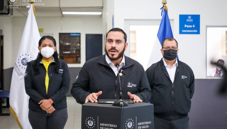 Ministro de Salud, Francisco Alabí. (al centro).Foto: Secretaría de Prensa de la Presidencia.