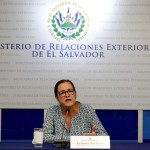 Fotografía de archivo en la que se registró a la canciller de El Salvador, Alexandra Hill, durante una conferencia de prensa, en San Salvador (El Salvador). EFE/Rodrigo Sura