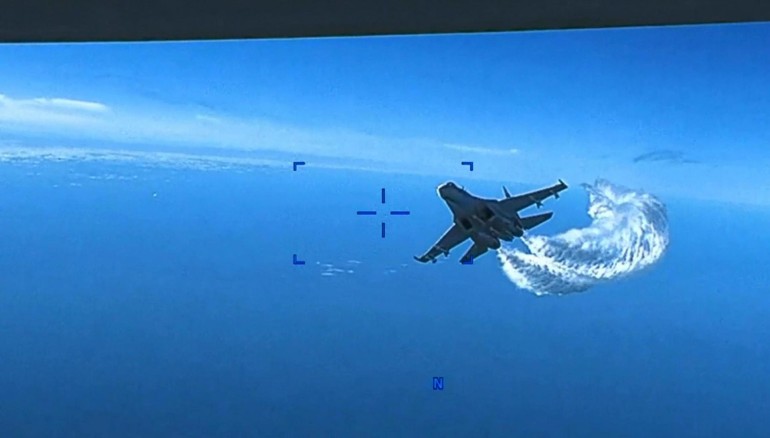 Imagen captada por EEUU del incidente de un caza ruso y un dron estadounidense.EFE/EPA/US Air Force video / HANDOUT HANDOUT EDITORIAL USE ONLY/NO SALES