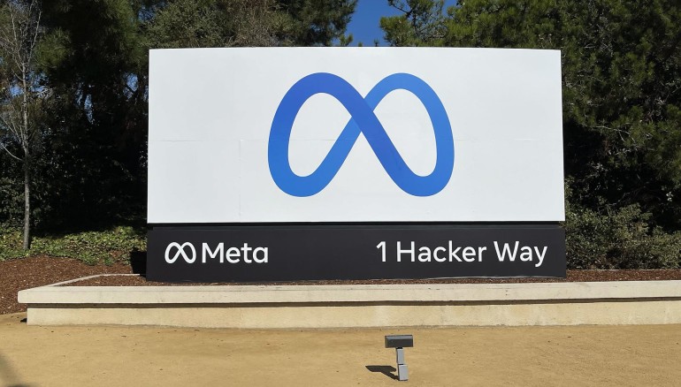 Imagen de archivo del logo y nombre Meta frente a la sede de Facebook en Menlo Park, California (Estados Unidos). EFE /EPA/JOHN G. MABANGLO