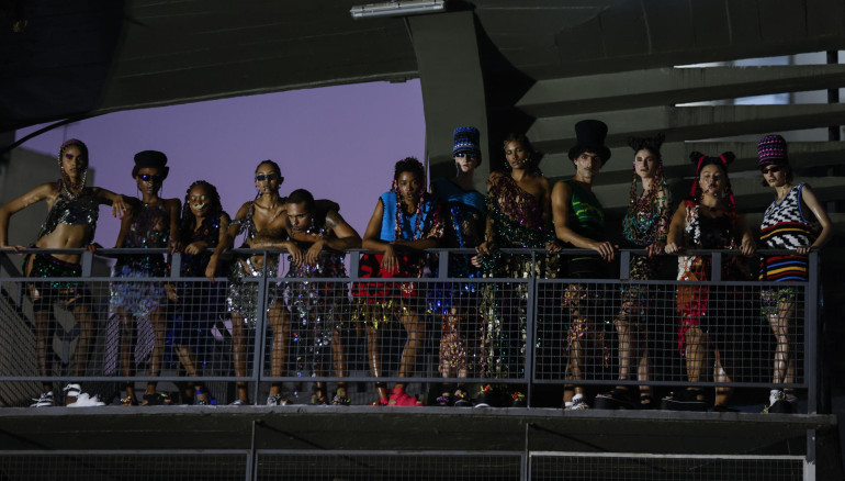 Modelos desfilan una creación de la firma 'Ponto Firme' durante un desfile de la Semana de la Moda de Sao Paulo este 25 de mayo de 2023, en una calle del centro de la ciudad de Sao Paulo (Brasil). EFE/ Sebastião Moreira