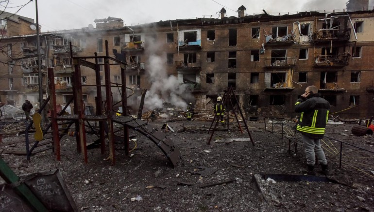Vista de un parque infantil afectado por los ataques de Rusia en Kiev (Ucrania), en una fotografía de archivo. EFE/Oleg Petrasyuk