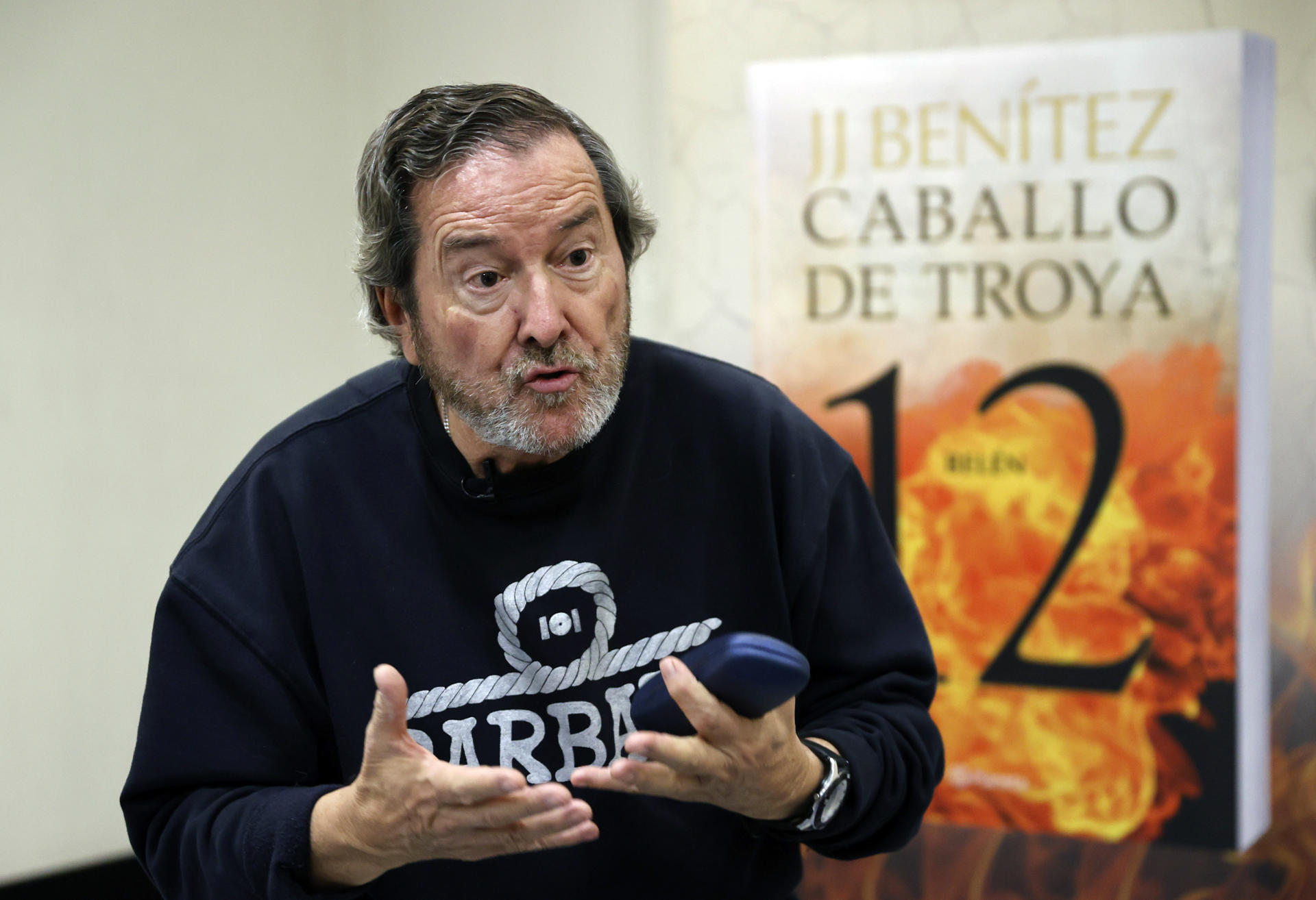 El escritor español Juan José Benítez, más conocido como J. J. Benítez, habla durante una entrevista con EFE el 30 de mayo de 2023 en Bogotá (Colombia). EFE/Mauricio Dueñas Castañeda