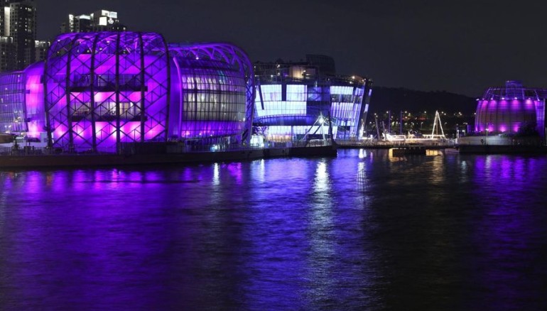 Iluminación del rio Han en Seúl con motivo del décimo aniversario de la banda BTS. EFE/ /YONHAP.
