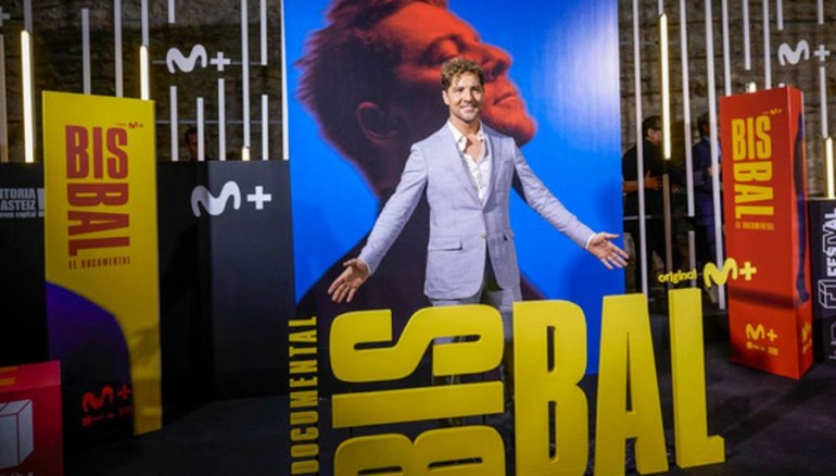 El cantante David Bisbal presenta el documental sobre su vida en el Festival de televisión y radio de Vitoria-Gasteiz, este lunes /EFE/ L. Rico.