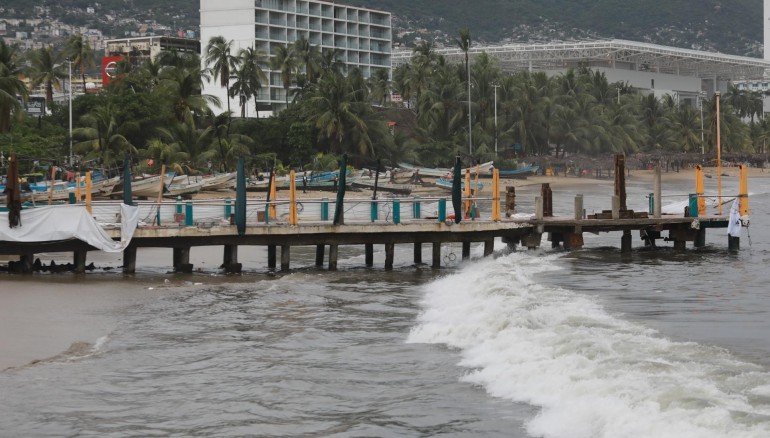 Vista general de una playa en el balneario de Acapulco, estado de Guerrero (México). EFE/ David Guzmán