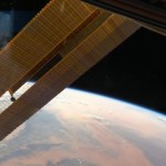 La agencia espacial estadounidense NASA publicó el primer recorrido en español por la Estación Espacial Internacional (EEI), presentado por el astronauta Frank Rubio, quien ha batido récords de permanencia en órbita. TVEFE