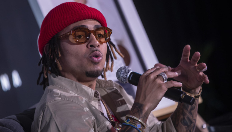 El cantante puertorriqueño Ozuna habla durante la presentación de su sexto álbum 'Cosmo', donde durante años trató de recopilar información, fotos y videos para volver a su base: el reguetón, hoy, en un hotel en la Ciudad de México (México). EFE/ Isaac Esquivel