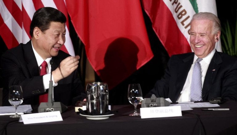 El presidente de Estados Unidos, Joe Biden (d), y su homólogo de China, Xi Jinping (i), en una fotografía de archivo. EFE