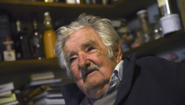 El expresidente de Uruguay José Mujica habla durante una entrevista con EFE, el 22 de abril de 2024, en Montevideo (Uruguay). El expresidente anunció este lunes que tiene un tumor en el esófago. EFE/ Sofía Torres