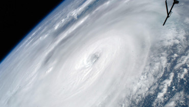 Fotografía de archivo tomada desde la Estación Espacial Internacional donde se muestra un huracán. EFE/NASA Johnson