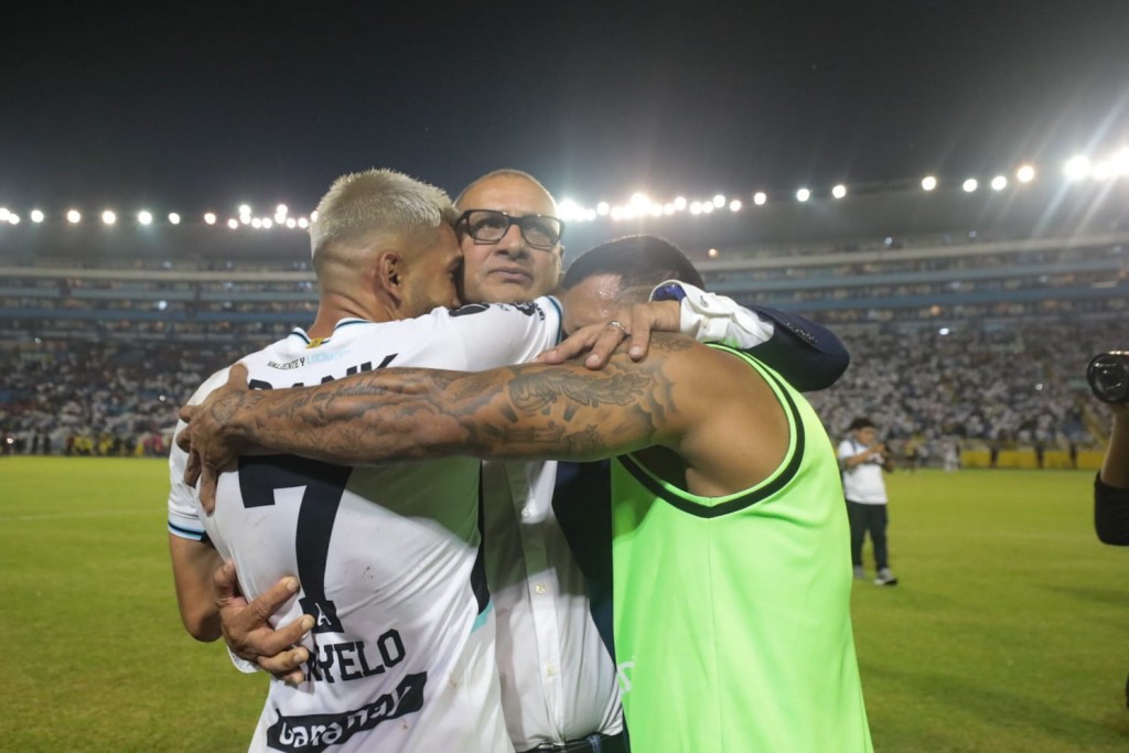 El técnico de Alianza, Jorge Rodríguez, celebra el pase a la final. Foto: D1/ Gabriel Aquino  