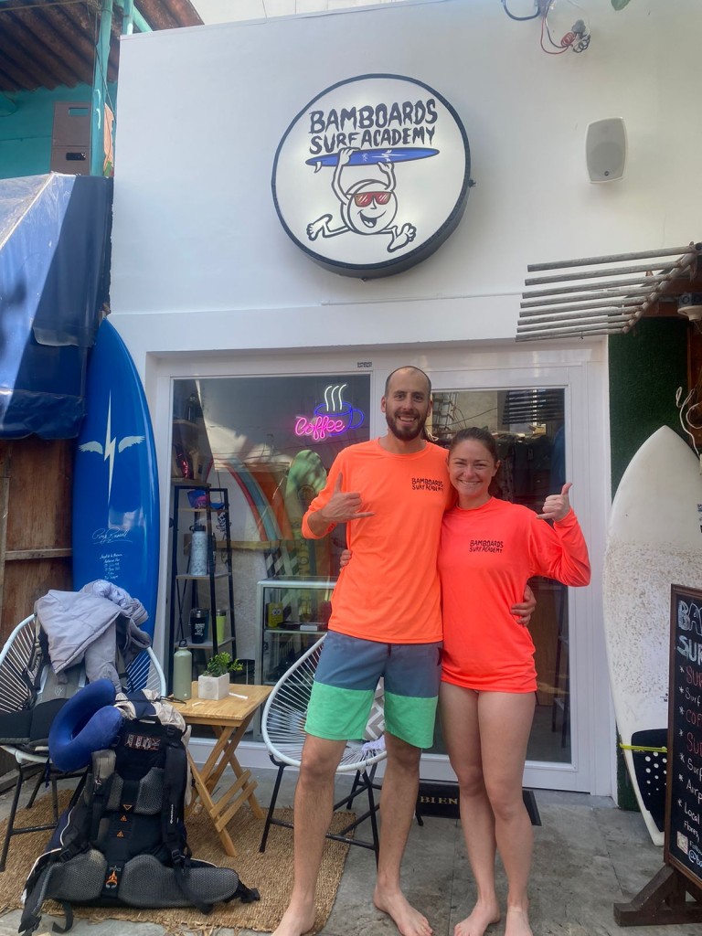 Los alumnos de la academia de surf son en mayoría jóvenes que han sido atrapados por la pasión del deporte. Foto: cortesía José "Bamba" Díaz. 