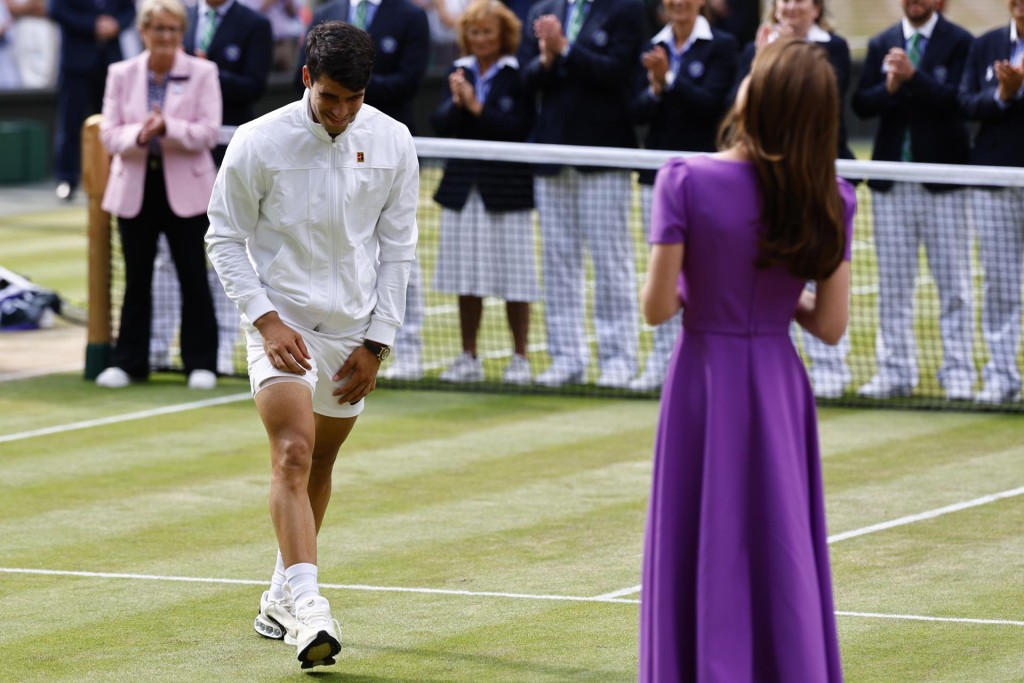 La princesa de Gales, Catalina, con  el español Carlos Alcaraz. EFE/EPA/NEIL HALL