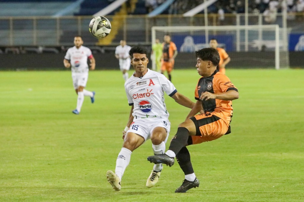 Roberto Villatoro se consolidó esta noche como una de las revelaciones del torneo Apertura 2024. Foto: D1/ Gabriel Aquino 