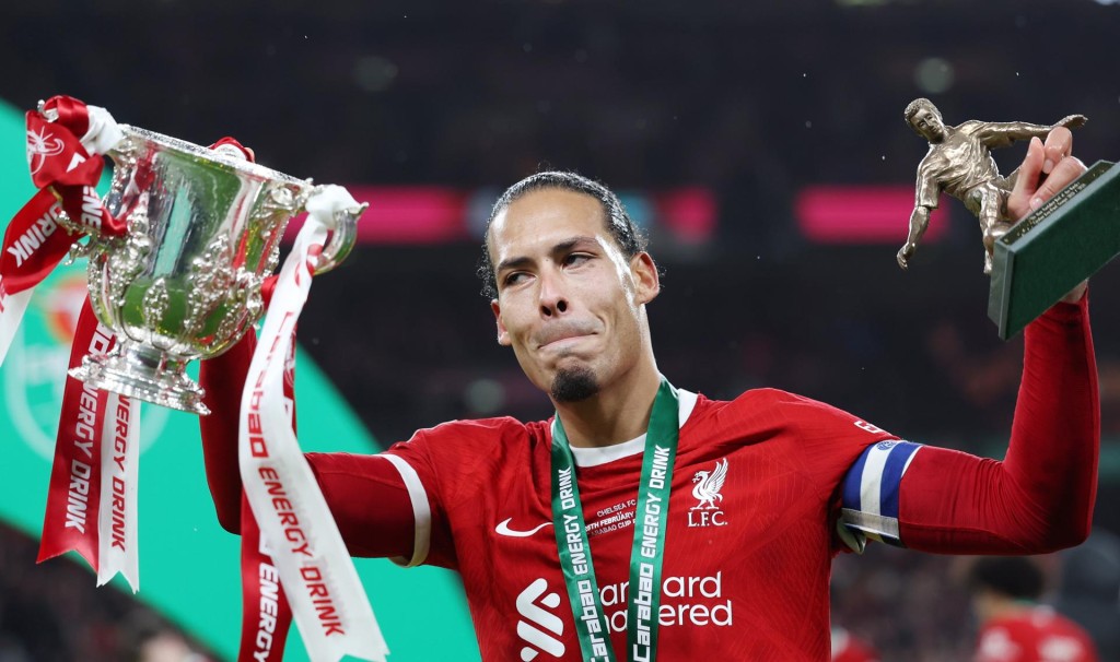 El central del Liverpool Virgil van Dijk tras la final de la EFL Carabao Cup que han jugado Chelsea FC y Liverpool FC en Wembley, Londres, Reino Unido. EFE/EPA/ANDY RAIN