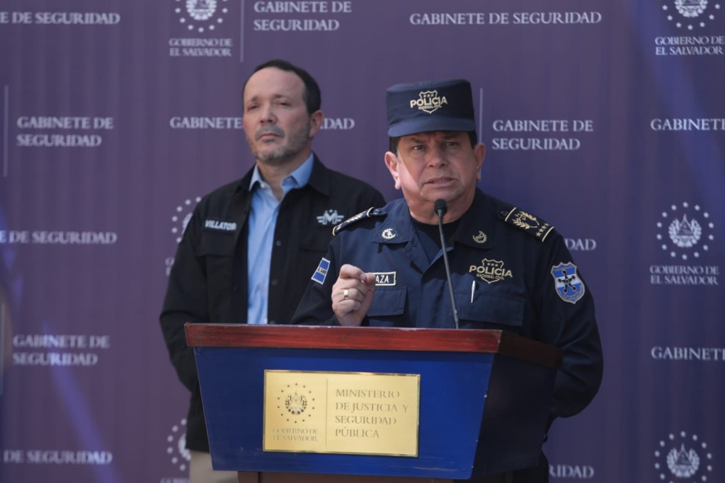 El director de la PNC, Mauricio Arriaza Chicas, reiteró que mantienen patrullajes en los centros escolares del país. Foto: D1/ Gabriel Aquino 