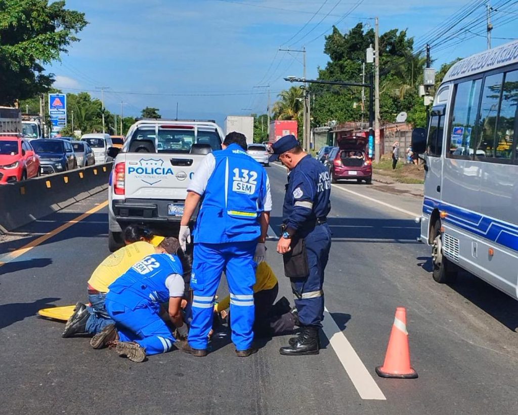 Una mujer fue atropellada al intentar cruzar la calle en La Libertad ...