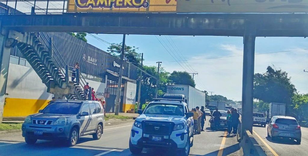 Una mujer fue atropellada al intentar cruzar la calle en La Libertad ...