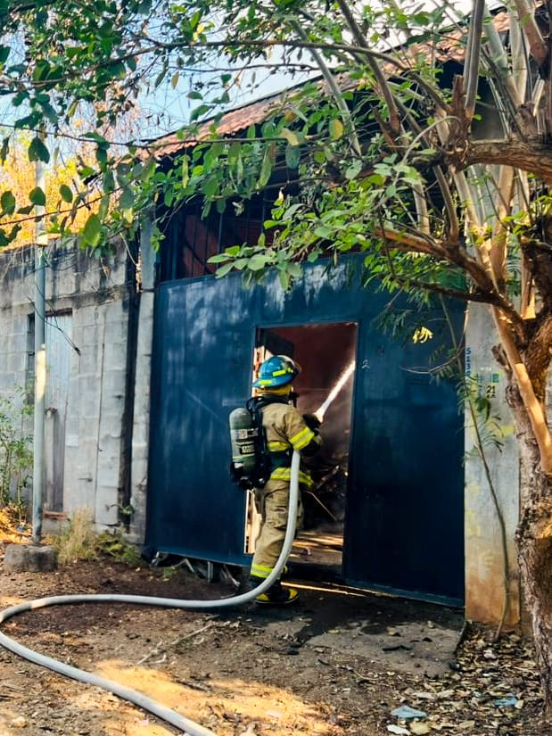 Sofocan incendio en una vivienda de la colonia 15 de Septiembre de San ...