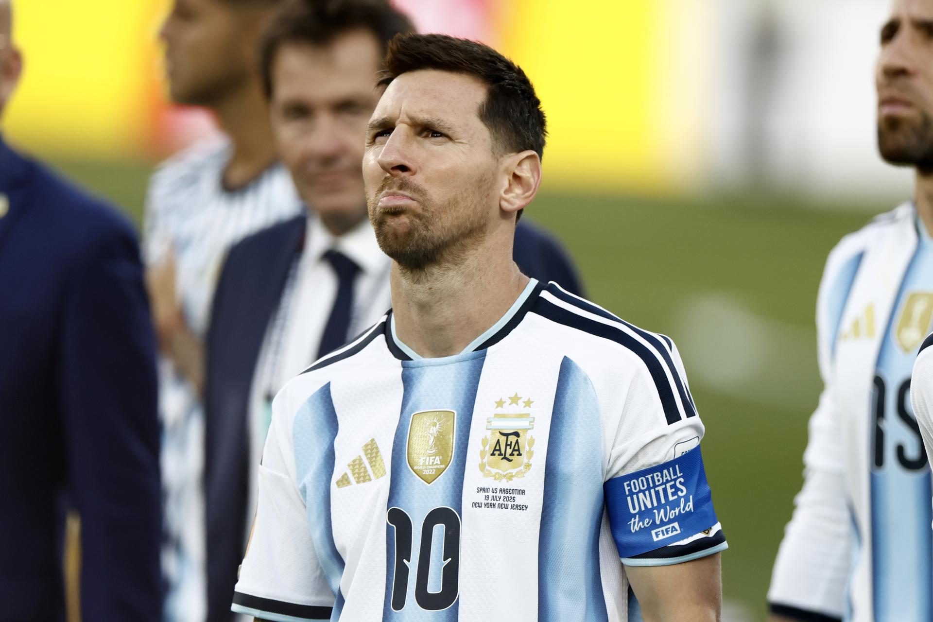 Lionel Messi regresa a Argentina en un avión privado sin contacto con aficionados